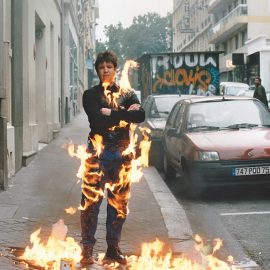 Face à la polémique, l’artiste Adel Abdessemed et le MAC Lyon décident de retirer l’œuvre « Printemps » Face à la polémique, l’artiste Adel Abdessemed et le MAC Lyon décident de retirer l’œuvre « Printemps »