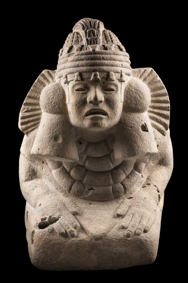 Femme assise sur ses talons, monument 1, Tuxpan (Veracruz, Mexique), 900-1521, grès, 83 x 54 x 38 cm, Mexico, Museo Nacional de Antropología.©Archivo Digital de las Colecciones del Museo Nacional de Antropología. INAH-CANON. DR. Secretaría de Cultura-INAH
