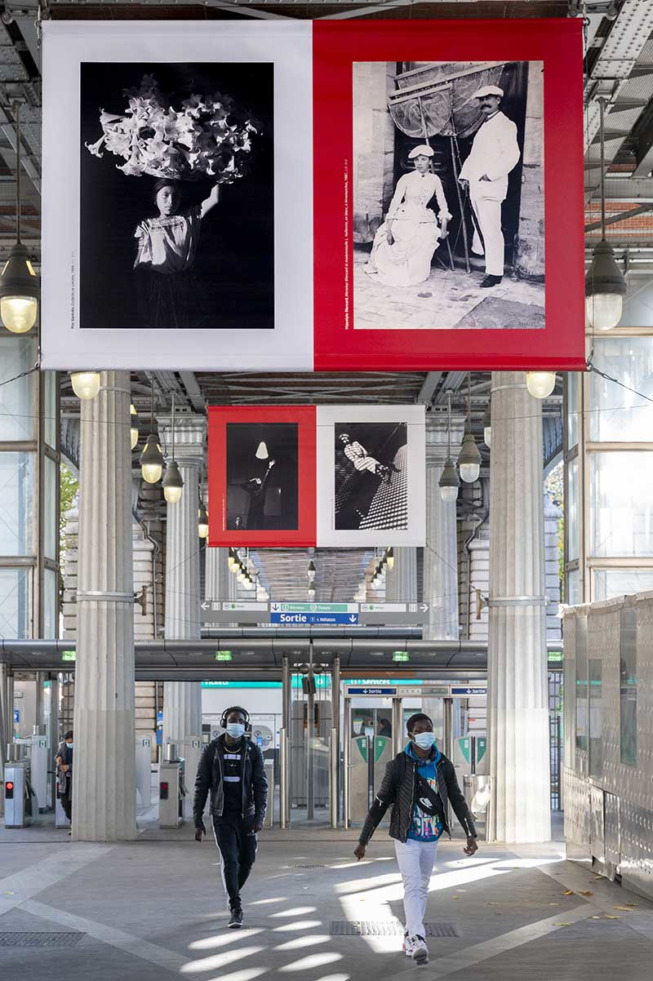 L'exposition « Noir & Blanc » présentée à la station Bir-Hakeim ©Nicolas Krief pour la RMN-Grand Palais/Conception graphique : Aurore Brunet